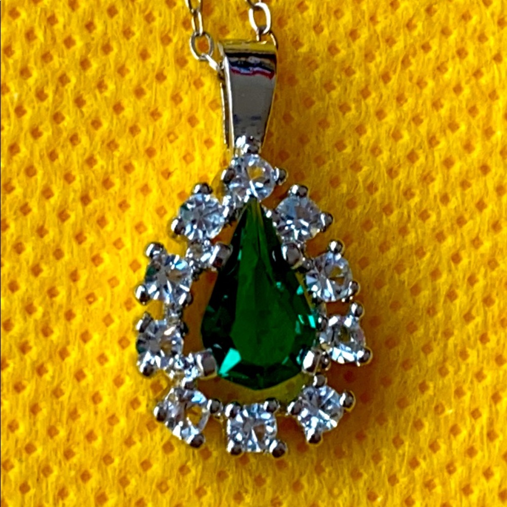 Green clear stones sterling silver necklace